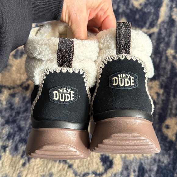 Women’s Hey Dude slip on Cozy Black and Cream Boots - Picture 5 of 8